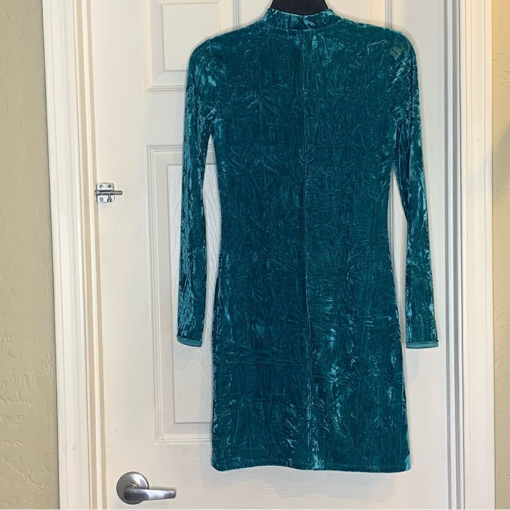 Urban Outfitters Kimchi Blue Iris Velvet Mini Dress Size Small - Picture 3 of 9